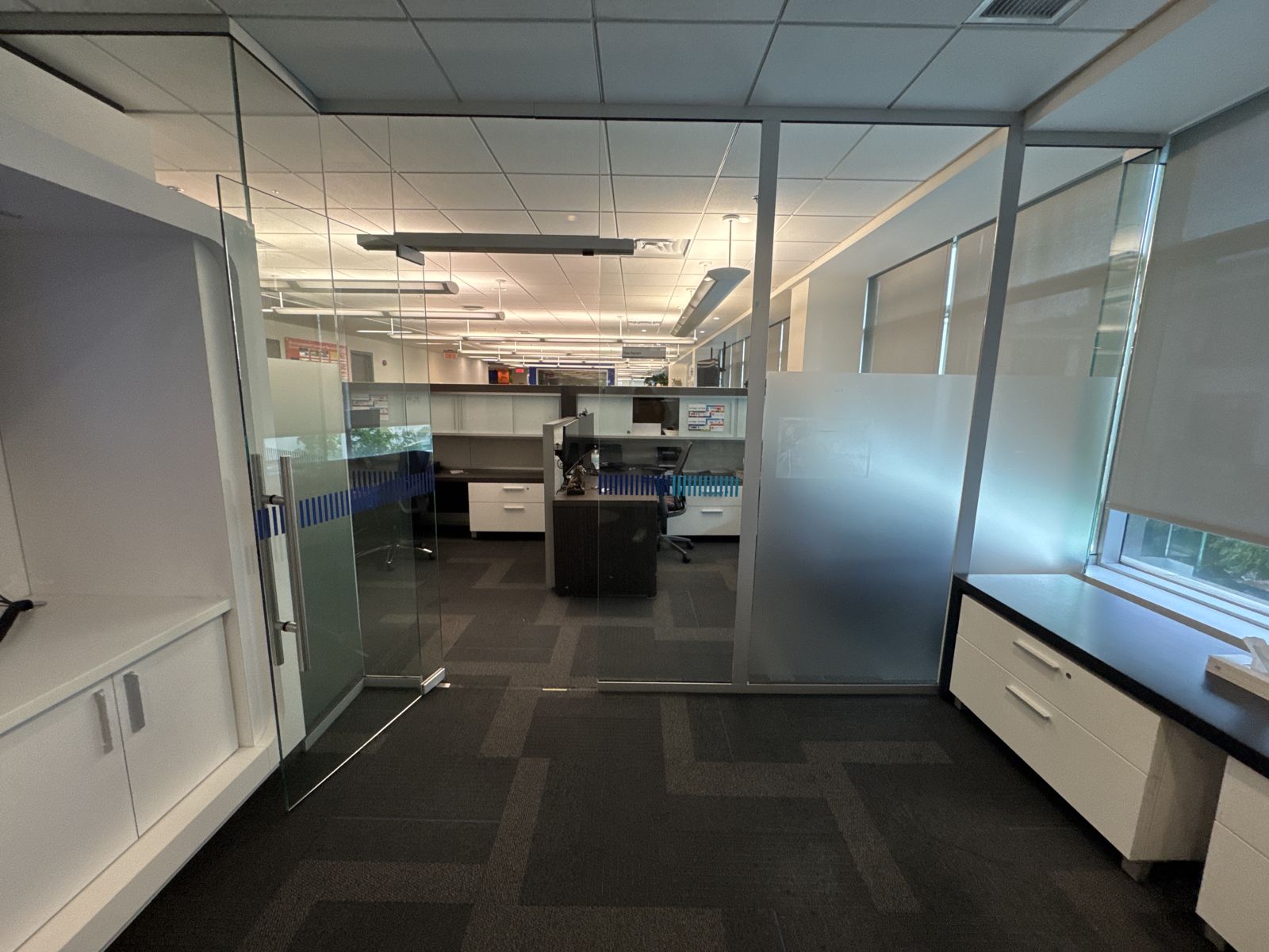Glass partitions reconfigured ◆ Montréal